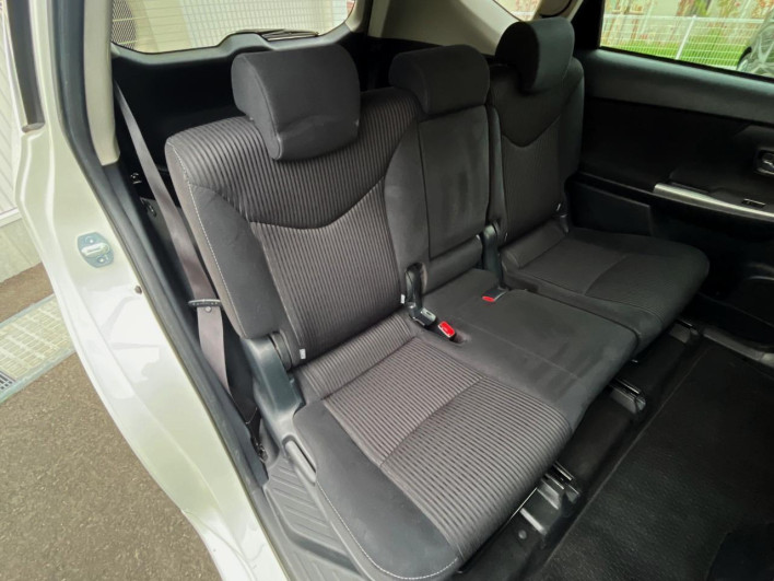 2015 Toyota Prius α DAA-ZVW41W (UW-69f2a580d05b5)[13]