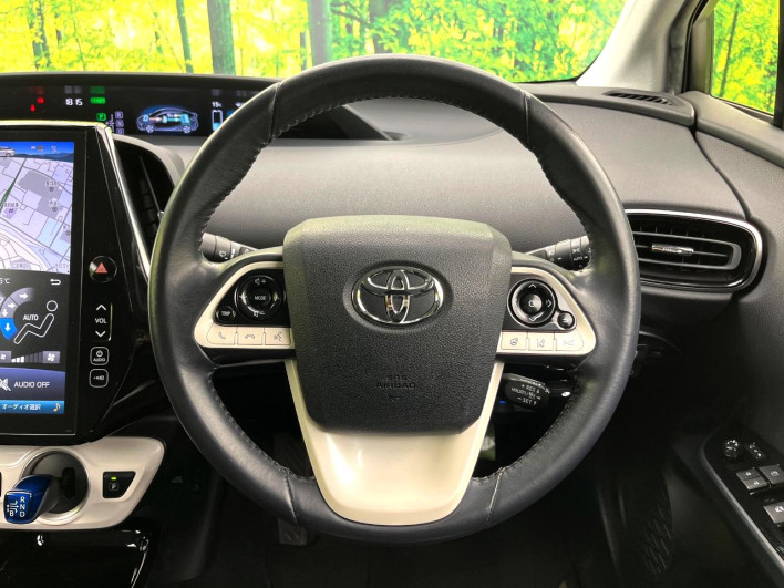 2017 Toyota Prius PHV DLA-ZVW52 (UW-69f2a5877a309)[12]