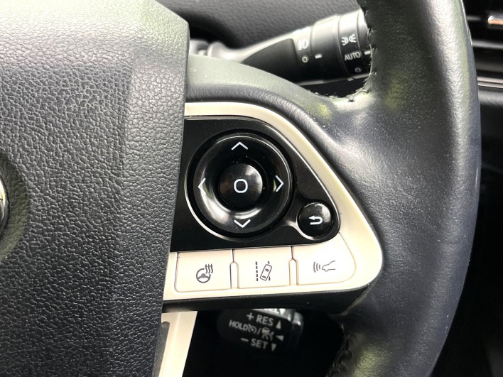 2017 Toyota Prius PHV DLA-ZVW52 (UW-69f2a5877a309)[13]
