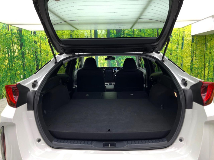 2017 Toyota Prius PHV DLA-ZVW52 (UW-69f2a5877a309)[29]