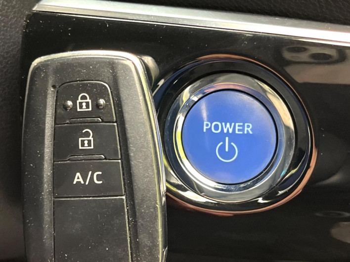 2017 Toyota Prius PHV DLA-ZVW52 (UW-69f2a5877a309)[9]