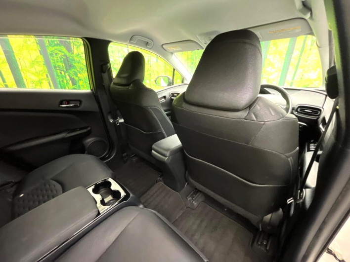 2017 Toyota Prius PHV DLA-ZVW52 (UW-69f2a5877a309)[26]