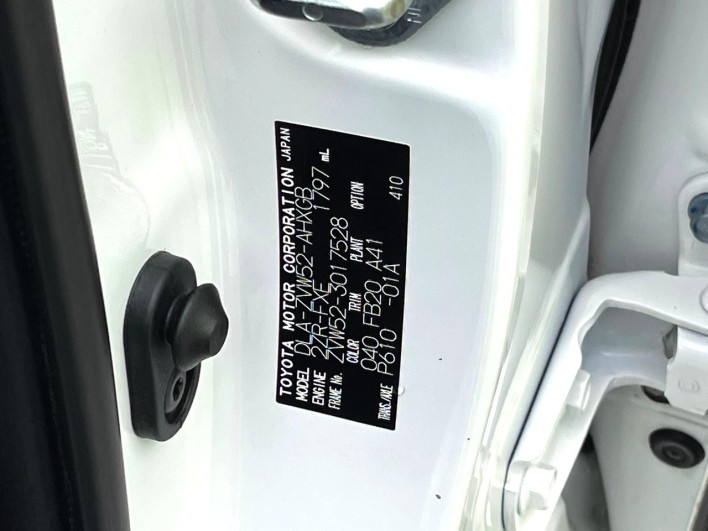2017 Toyota Prius PHV DLA-ZVW52 (UW-69f2a5877a309)[1]