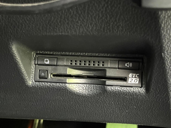 2017 Toyota Prius PHV DLA-ZVW52 (UW-69f2a5877a309)[8]