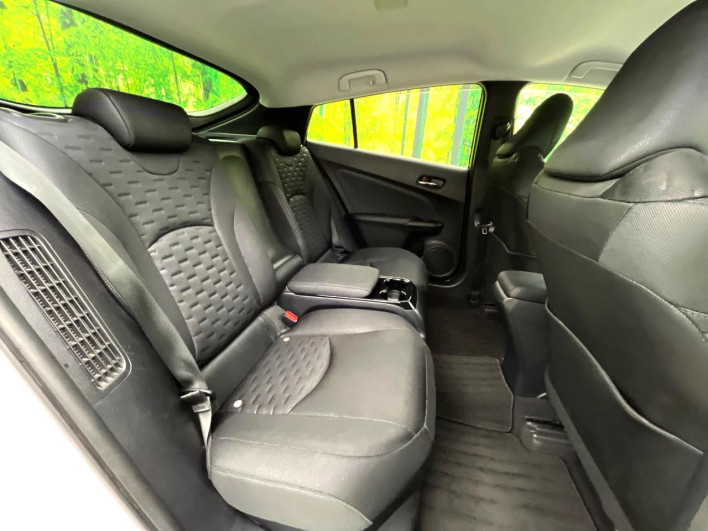 2017 Toyota Prius PHV DLA-ZVW52 (UW-69f2a5877a309)[27]