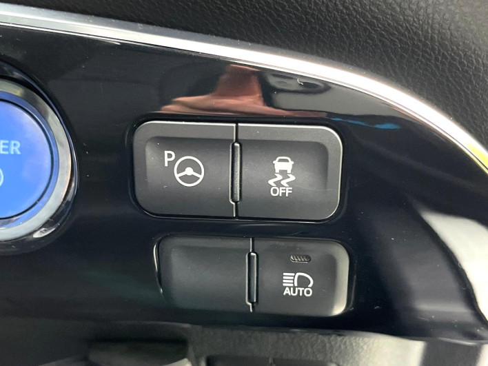 2017 Toyota Prius PHV DLA-ZVW52 (UW-69f2a5877a309)[7]