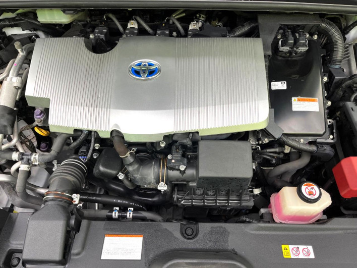 2017 Toyota Prius PHV DLA-ZVW52 (UW-69f2a5877a309)[4]