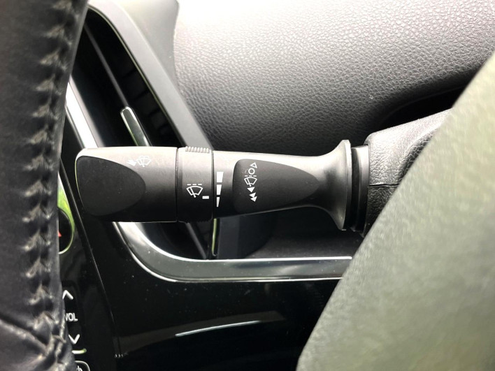 2017 Toyota Prius PHV DLA-ZVW52 (UW-69f2a5877a309)[17]