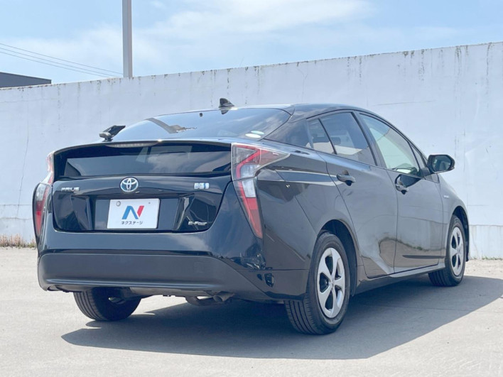 2016 Toyota Prius DAA-ZVW55 (UW-69f2a58866bc3)[4]