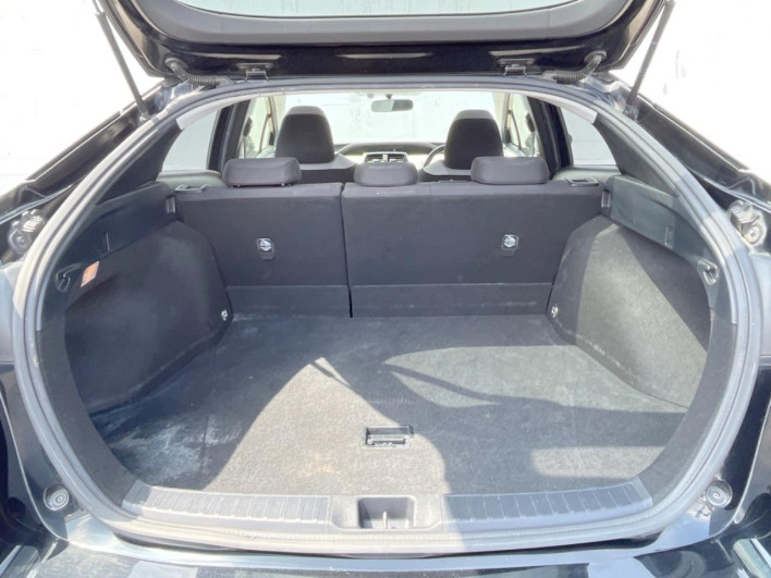 2016 Toyota Prius DAA-ZVW55 (UW-69f2a58866bc3)[7]