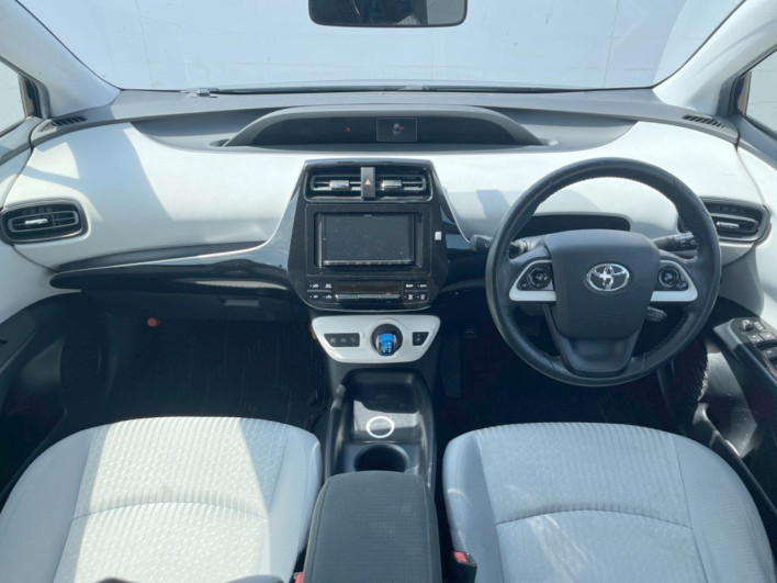 2016 Toyota Prius DAA-ZVW55 (UW-69f2a58866bc3)[18]