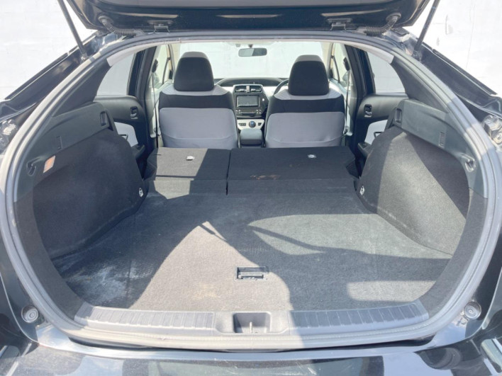 2016 Toyota Prius DAA-ZVW55 (UW-69f2a58866bc3)[9]
