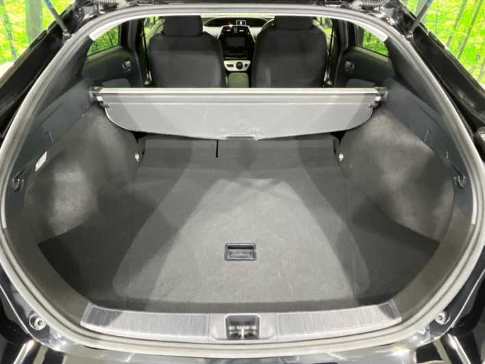 2017 Toyota Prius DAA-ZVW55 (UW-69f2a589300c6)[14]