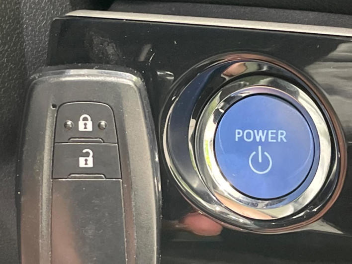 2017 Toyota Prius DAA-ZVW55 (UW-69f2a589300c6)[18]