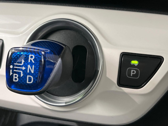 2017 Toyota Prius DAA-ZVW55 (UW-69f2a589300c6)[19]