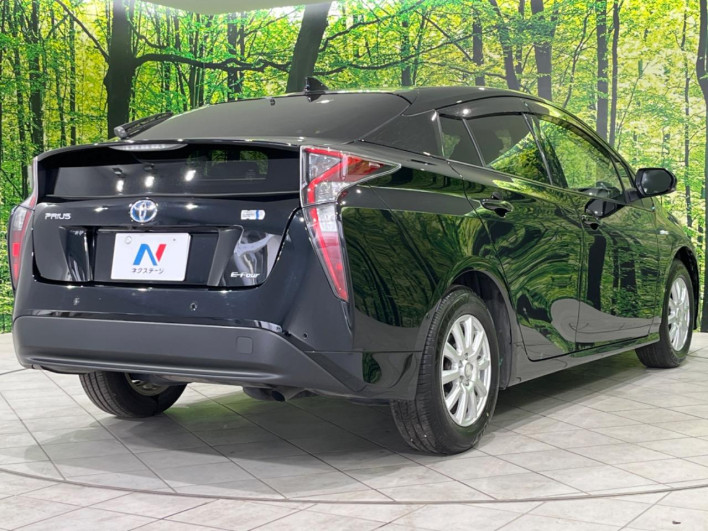 2017 Toyota Prius DAA-ZVW55 (UW-69f2a589300c6)[6]