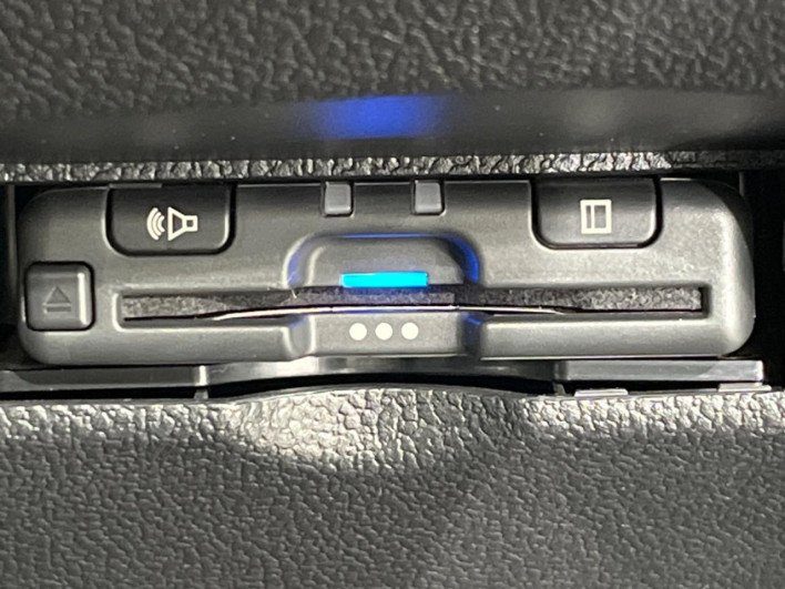 2017 Toyota Prius DAA-ZVW55 (UW-69f2a589300c6)[27]