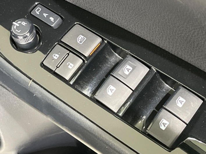 2017 Toyota Prius DAA-ZVW55 (UW-69f2a589300c6)[17]