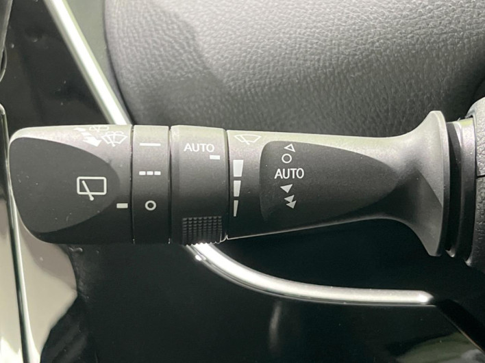 2017 Toyota Prius DAA-ZVW55 (UW-69f2a589300c6)[20]