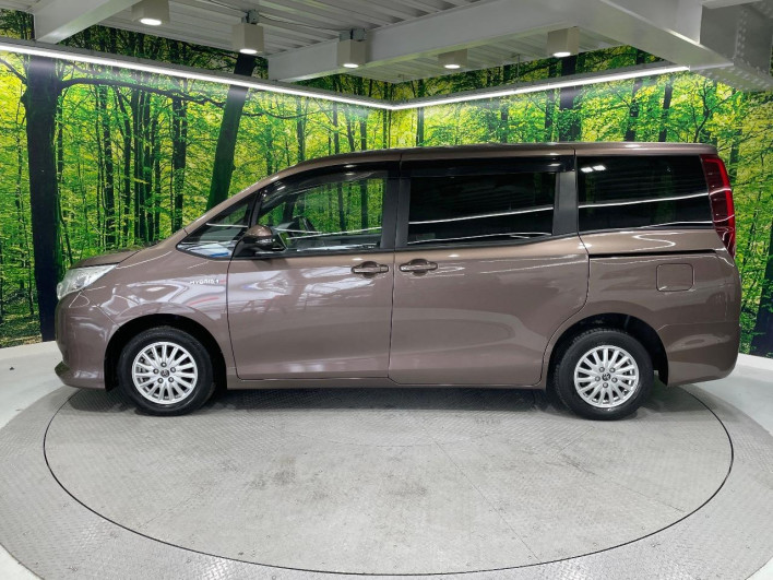 2016 Toyota Noah DAA-ZWR80G (UW-69f2a590a26c2)[13]