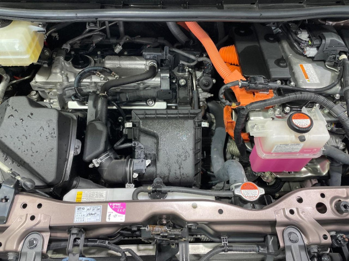 2016 Toyota Noah DAA-ZWR80G (UW-69f2a590a26c2)[4]