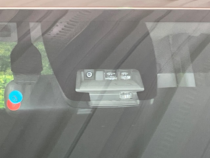 2016 Toyota Noah DAA-ZWR80G (UW-69f2a590a26c2)[20]