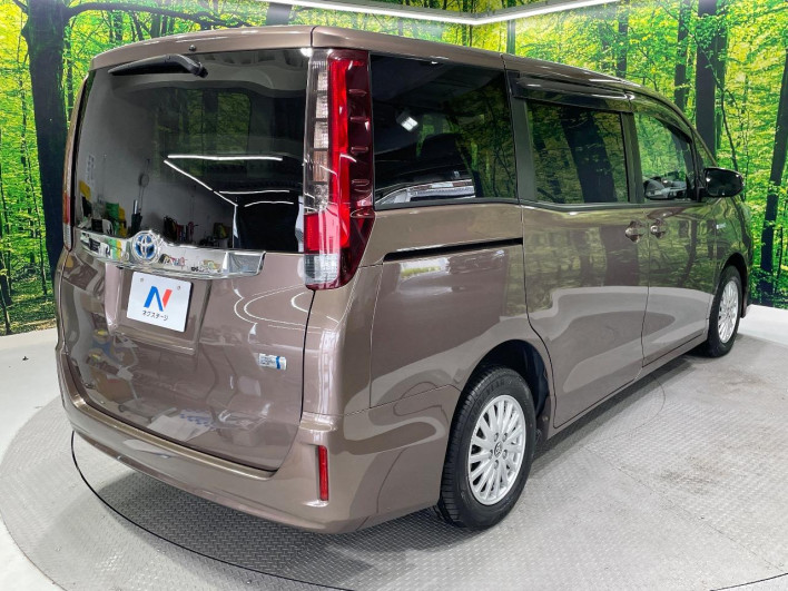 2016 Toyota Noah DAA-ZWR80G (UW-69f2a590a26c2)[16]