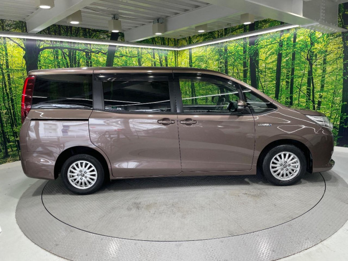2016 Toyota Noah DAA-ZWR80G (UW-69f2a590a26c2)[17]