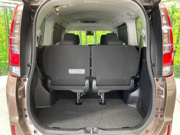 2016 Toyota Noah DAA-ZWR80G (UW-69f2a590a26c2)[22]