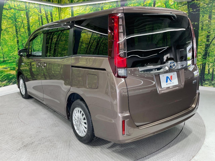 2016 Toyota Noah DAA-ZWR80G (UW-69f2a590a26c2)[14]