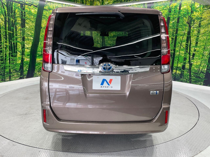 2016 Toyota Noah DAA-ZWR80G (UW-69f2a590a26c2)[15]
