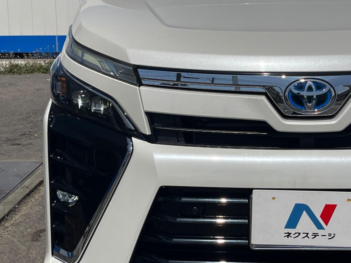 2020 Toyota Voxy 6AA-ZWR80W (UW-69f2a59305f9b)[25]