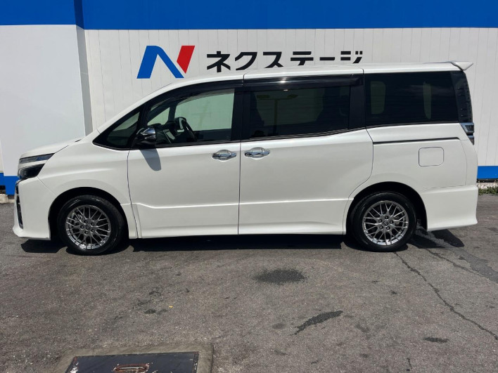 2020 Toyota Voxy 6AA-ZWR80W (UW-69f2a59305f9b)[18]
