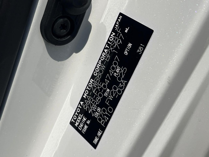 2020 Toyota Voxy 6AA-ZWR80W (UW-69f2a59305f9b)[1]
