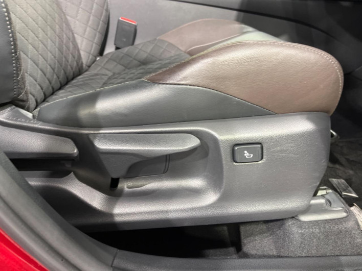 2018 Toyota C-HR DAA-ZYX10 (UW-69f2a59d94afc)[29]