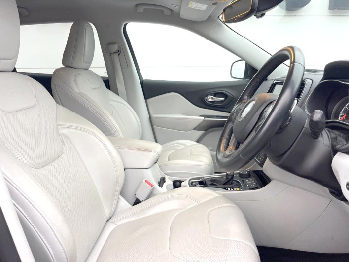 2018 Chrysler Jeep Cherokee ABA-KL20L (UW-69f49527c48f1)[13]