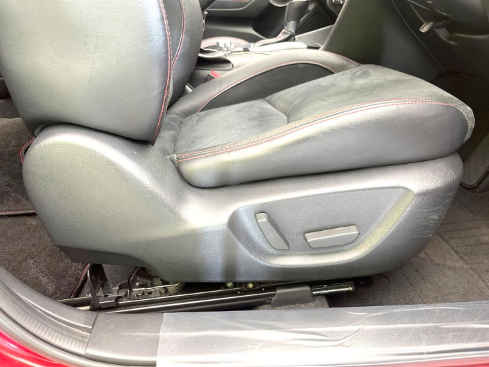 2015 Mazda Axela Sports LDA-BM2FS (UW-69f4956861d7c)[18]