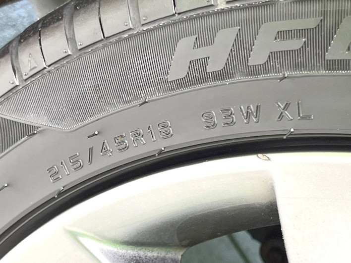 2015 Mazda Axela Sports LDA-BM2FS (UW-69f4956861d7c)[11]