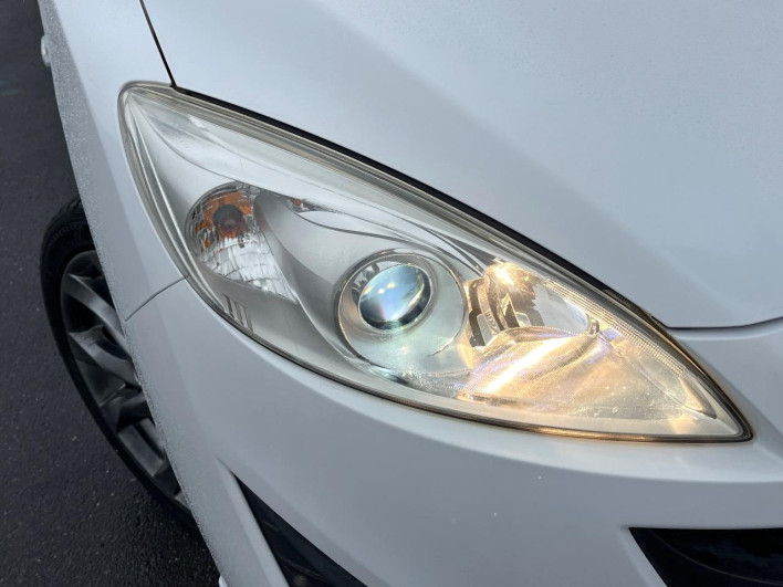 2011 Mazda Premacy DBA-CWEFW (UW-69f4956c6e828)[8]