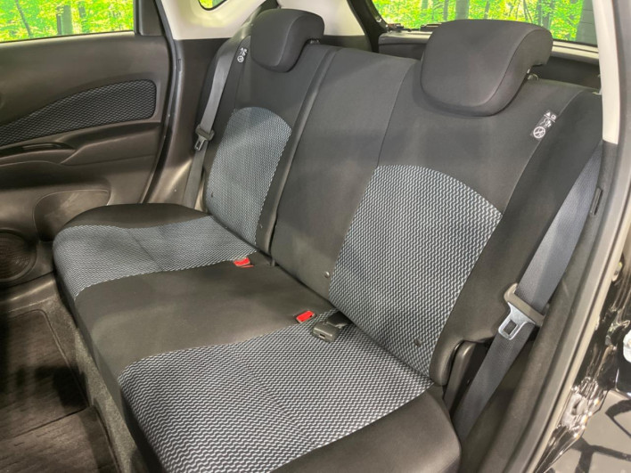 2013 Nissan Note DBA-E12 (UW-69f49574e0d8e)[29]