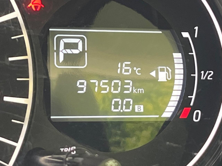 2013 Nissan Note DBA-E12 (UW-69f49574e0d8e)[2]