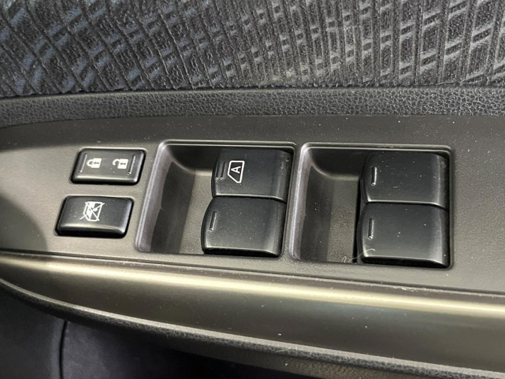 2013 Nissan Note DBA-E12 (UW-69f49574e58dd)[20]