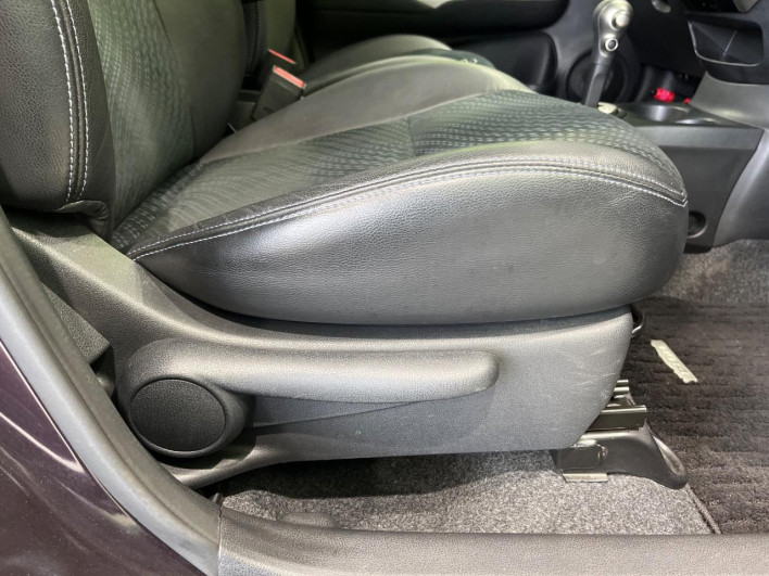 2013 Nissan Note DBA-E12 (UW-69f49574e58dd)[23]