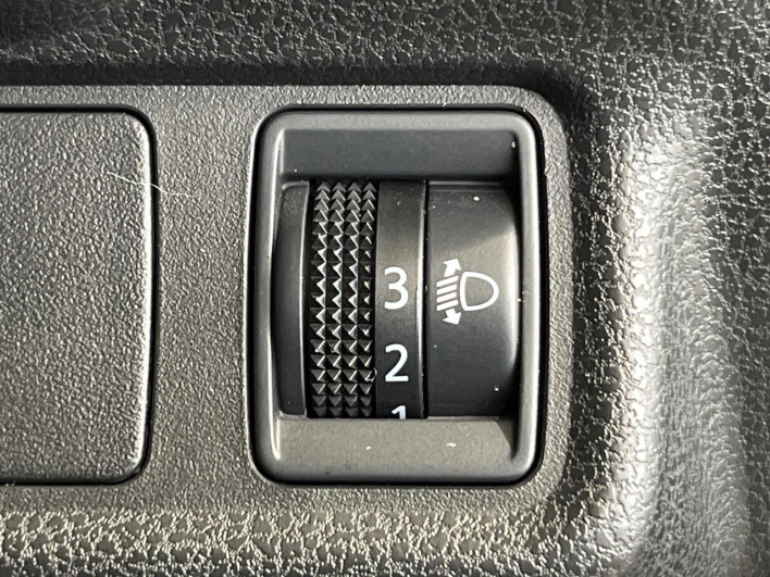 2013 Nissan Note DBA-E12 (UW-69f49574e58dd)[25]