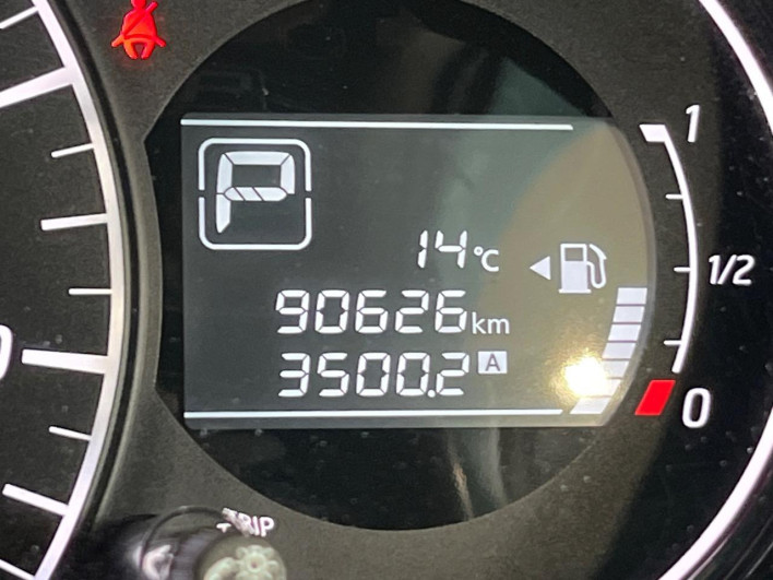 2013 Nissan Note DBA-E12 (UW-69f49574e58dd)[2]