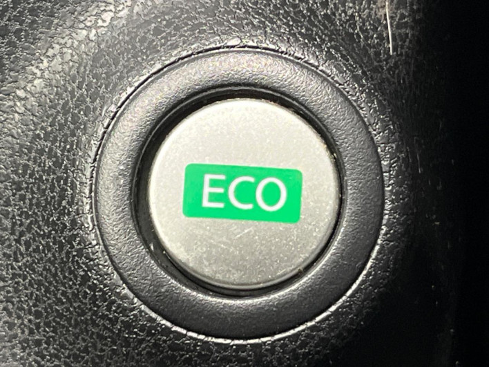 2013 Nissan Note DBA-E12 (UW-69f49574e58dd)[12]