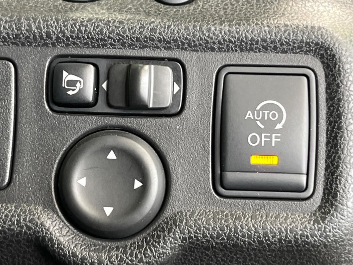 2013 Nissan Note DBA-E12 (UW-69f49574e58dd)[24]