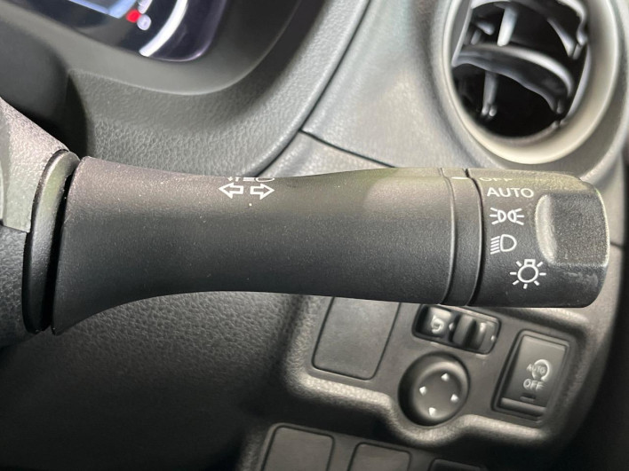 2013 Nissan Note DBA-E12 (UW-69f49574e58dd)[19]