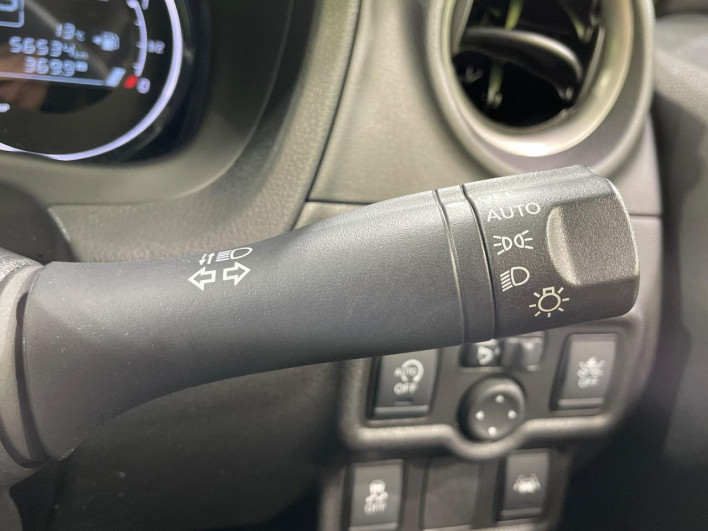 2016 Nissan Note DBA-E12 (UW-69f49576971b7)[21]