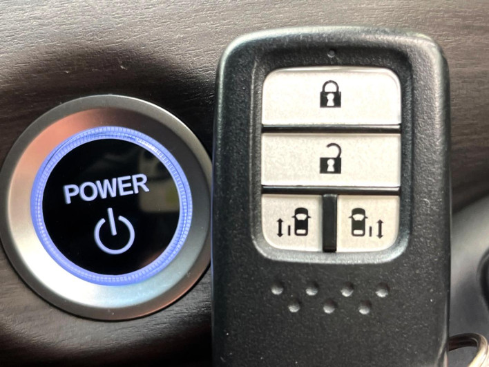2019 Honda Freed hybrid DAA-GB7 (UW-69f49582d2358)[9]
